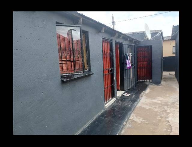 11 BEDROOM HOUSE FOR SALE IN ISIPHETWENI